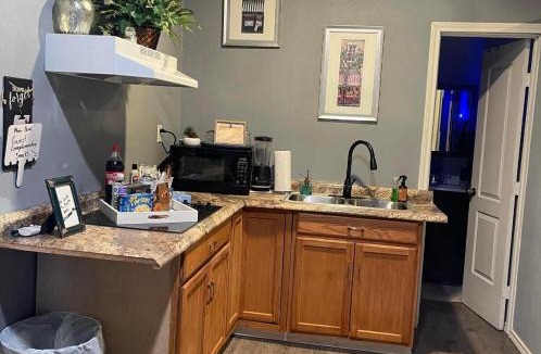 Athens Apartment | Man cave apartment queen sz bed 17 min from town