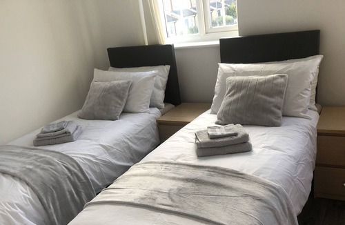 Basildon House | Mana Comfy