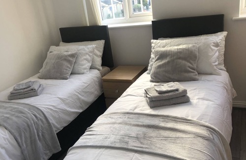 Basildon House | Mana Comfy