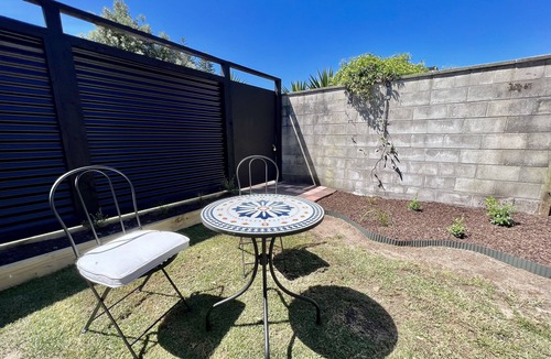 Orewa House | Manaaki Tiny House 200m from Orewa Beach