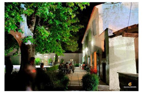 Montcalm Bed & Breakfast | MANADE SAINT LOUIS Mas de La Paix