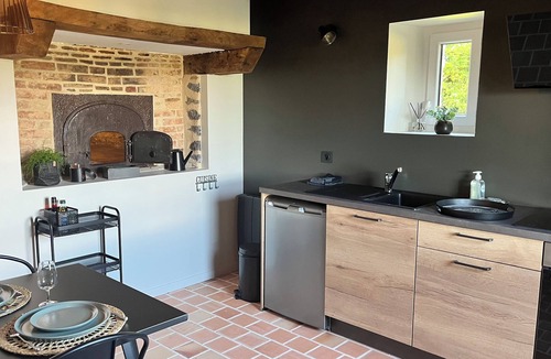 Saint-Ouen-des-Toits Apartment | Manaë - Country guest suite with private spa