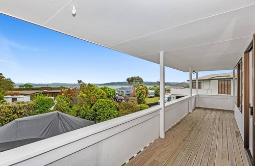 One Tree Point House | Manaia View - One Tree Point Holiday Home