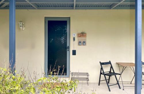 Benalla West House | Manas Guesthouse