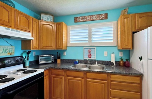 Hudson House | MANATEE COTTAGE: Gulf Front 2-bedroom house