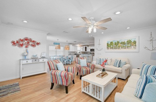 River District House | Manatee Cottage - Private Pool, Tropical Oasis!