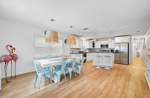 River District House | Manatee Cottage - Private Pool, Tropical Oasis!