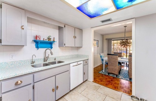 Ormond Beach Cottage | Manatee & kayak friendly waterfront cottage