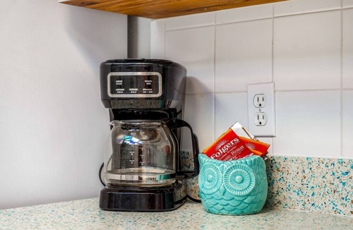 Ormond Beach Cottage | Manatee & kayak friendly waterfront cottage