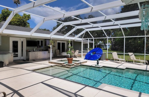 Bradenton House | Manatee River Bungalows Waterfront home
