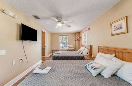 Chassahowitzka Bed & Breakfast | Manatee Room