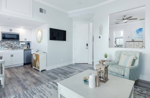 Cape Harbour Apartment | Manatee Suite 2/Funky Fish House at Cape Harbour