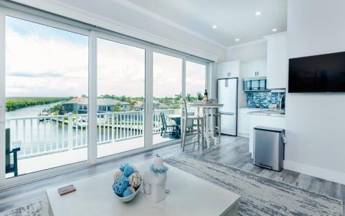 Cape Harbour Apartment | Manatee Suite 3 Funky Fish House at Cape Harbour