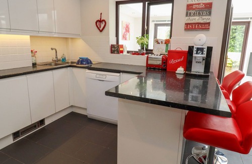 Banbury House | MANATON, with open fire in Deddington