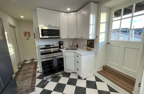 Manayunk Apartment | Manayunk Hillside Retreat – Cozy & Charming