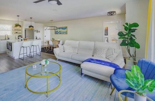 Onion Creek Meadows House | Manchaca 4 bedroom sleeps 10 Pool and Hot tub