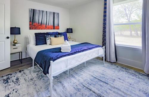 Onion Creek Meadows House | Manchaca 4 bedroom sleeps 10 Pool and Hot tub