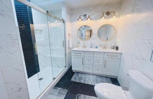 Onion Creek Meadows House | Manchaca 4 bedroom sleeps 10 Pool and Hot tub