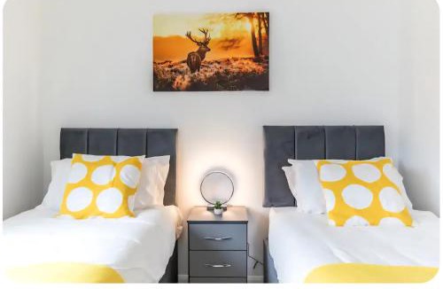 Broadheath House | Manchester Airport Lounge