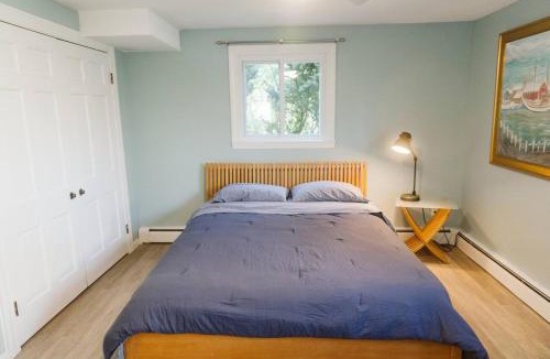 Manchester-by-the-Sea House | Manchester by the Sea|Outdoor Fireplace|King Bed