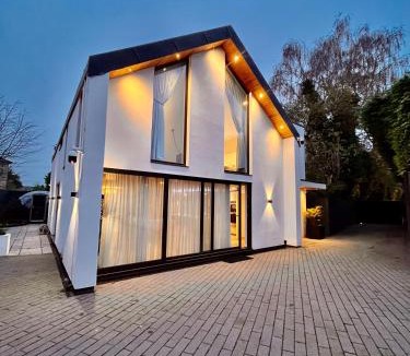 Timperley Villa | Manchester's hidden gem