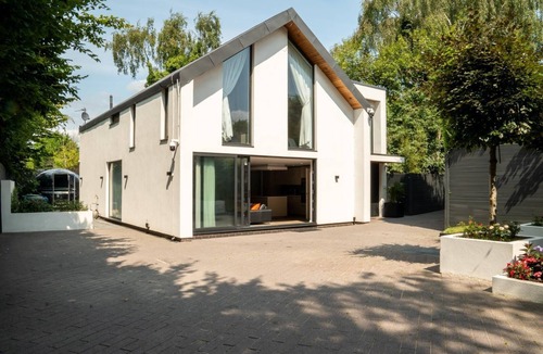 Timperley Villa | Manchesters Hidden Gem