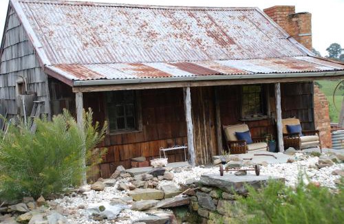 Metcalfe House | Mancuso Country Cottage Retreat