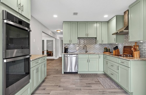 Southside House | Mandarin Modern Pool Retreat