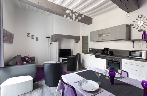 Centre Apartment | Mandchou - One Bedroom Apartment, Sleeps 4