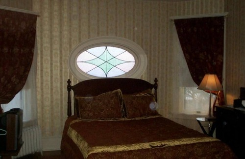 Towanda Bed & Breakfast | Mandeville at Victorian Charm Inn