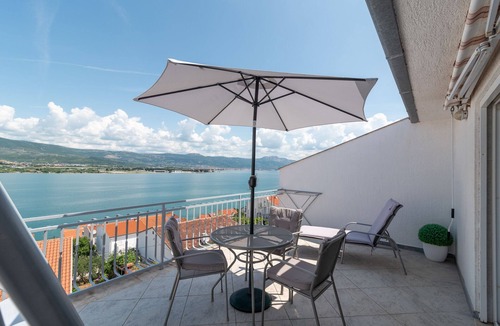 Mastrinka Apartment | Mandic - studio apt w/stunning sea view terrace & only 100m from the beach