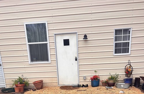 Pleasanton House | Mandyland Retreat - Runway Access and Stargazing