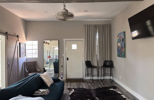 Pleasanton House | Mandyland Retreat - Runway Access and Stargazing