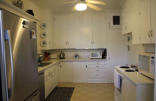 Kuliouou - Kalani Iki House | Mango Haven - A Gracious HISTORIC Beachfront Home