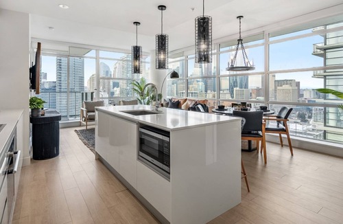 Victoria Park Apartment | Manhattan | Right Next to Stampede Grounds! | DT