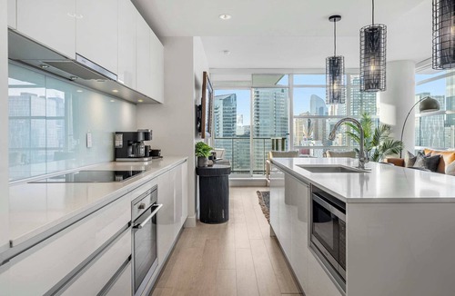 Victoria Park Apartment | Manhattan | Right Next to Stampede Grounds! | DT