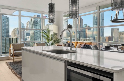 Victoria Park Apartment | Manhattan | Right Next to Stampede Grounds! | DT