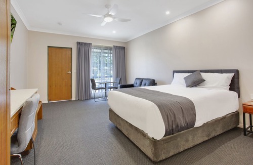 Camperdown Hotel | Manifold Motor Inn