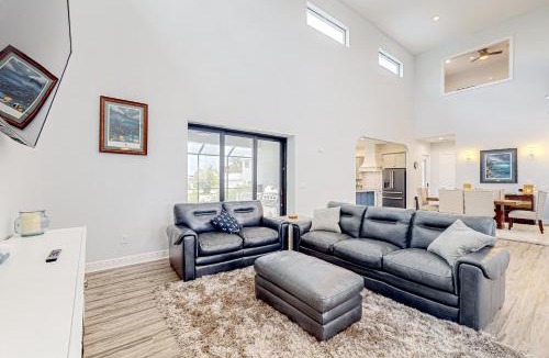 Apollo Beach House | Manila Palm Manor