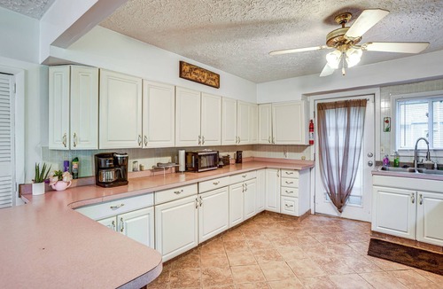 Baldwin House | Manistee Forest Retreat: Group-Friendly Lake House