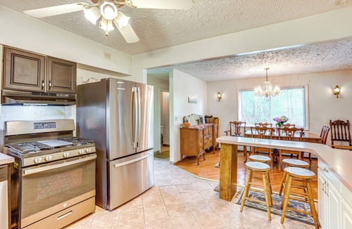 Baldwin House | Manistee Forest Retreat: Group-Friendly Lake House