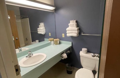 Manistee Hotel | Manistee Inn & Marina