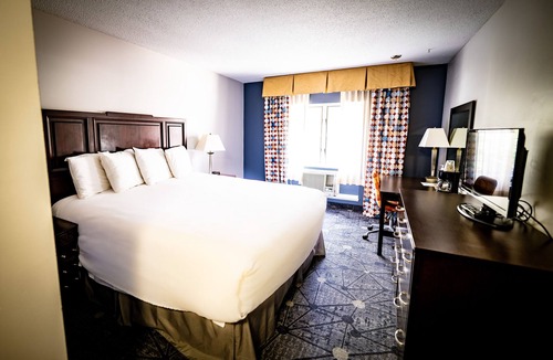 Manistee Hotel | Manistee Inn & Marina