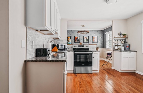 Manlius House | Manlius Getaway: Yard, Sleeps 8