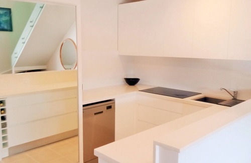 Manly Apartment | Manly Beachside Oasis with Modern Comforts & 150m walk to the beach!