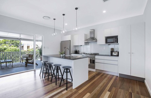 Manly House | Manly Oasis, 5bd, 3 King bd,Pool