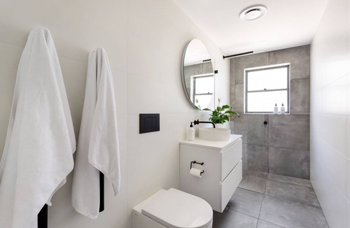 Queenscliff Apartment | Manly Oasis Luxury Oceanfront | Direct access to beach & pool