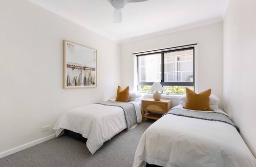 Queenscliff Apartment | Manly Oasis Luxury Oceanfront | Direct access to beach & pool