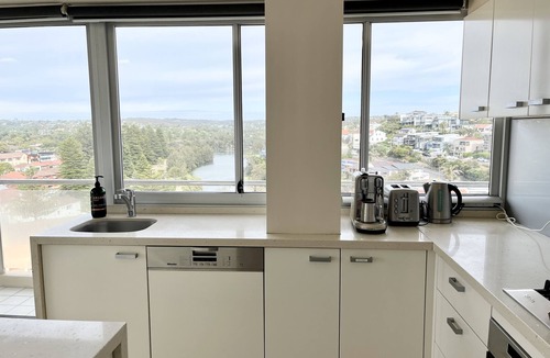 Queenscliff Apartment | Manly Queenscliff- Absolute Beachfront, views & direct beach access