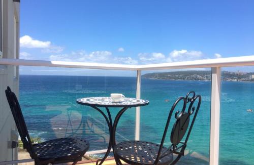 Queenscliff Apartment | Manly Waterfront Beach Stay